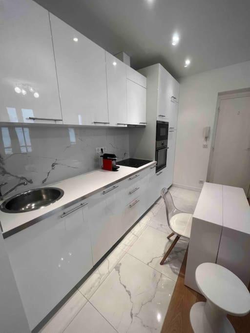 Luxury Appartment, Champs Elysees, Neuf ! Apartamento *