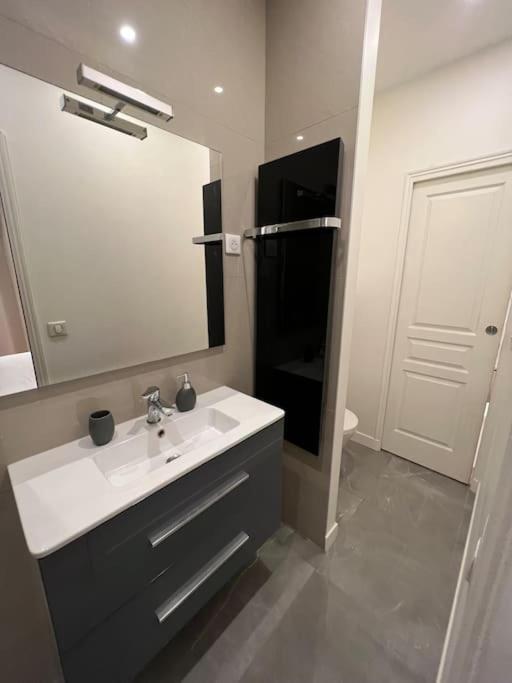 Luxury Appartment, Champs Elysees, Neuf ! * París