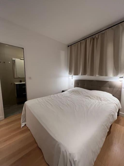 Luxury Appartment, Champs Elysees, Neuf ! * París