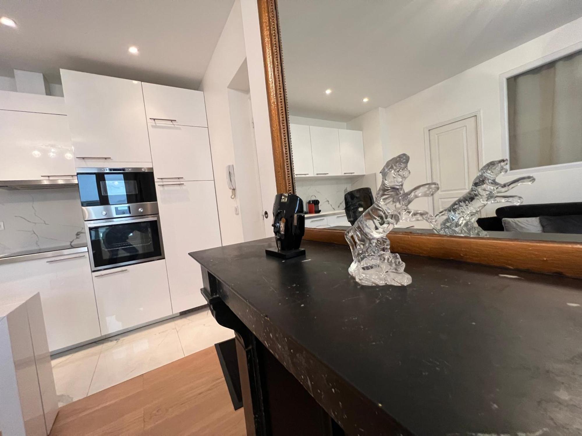 Luxury Appartment, Champs Elysees, Neuf ! * Parijs