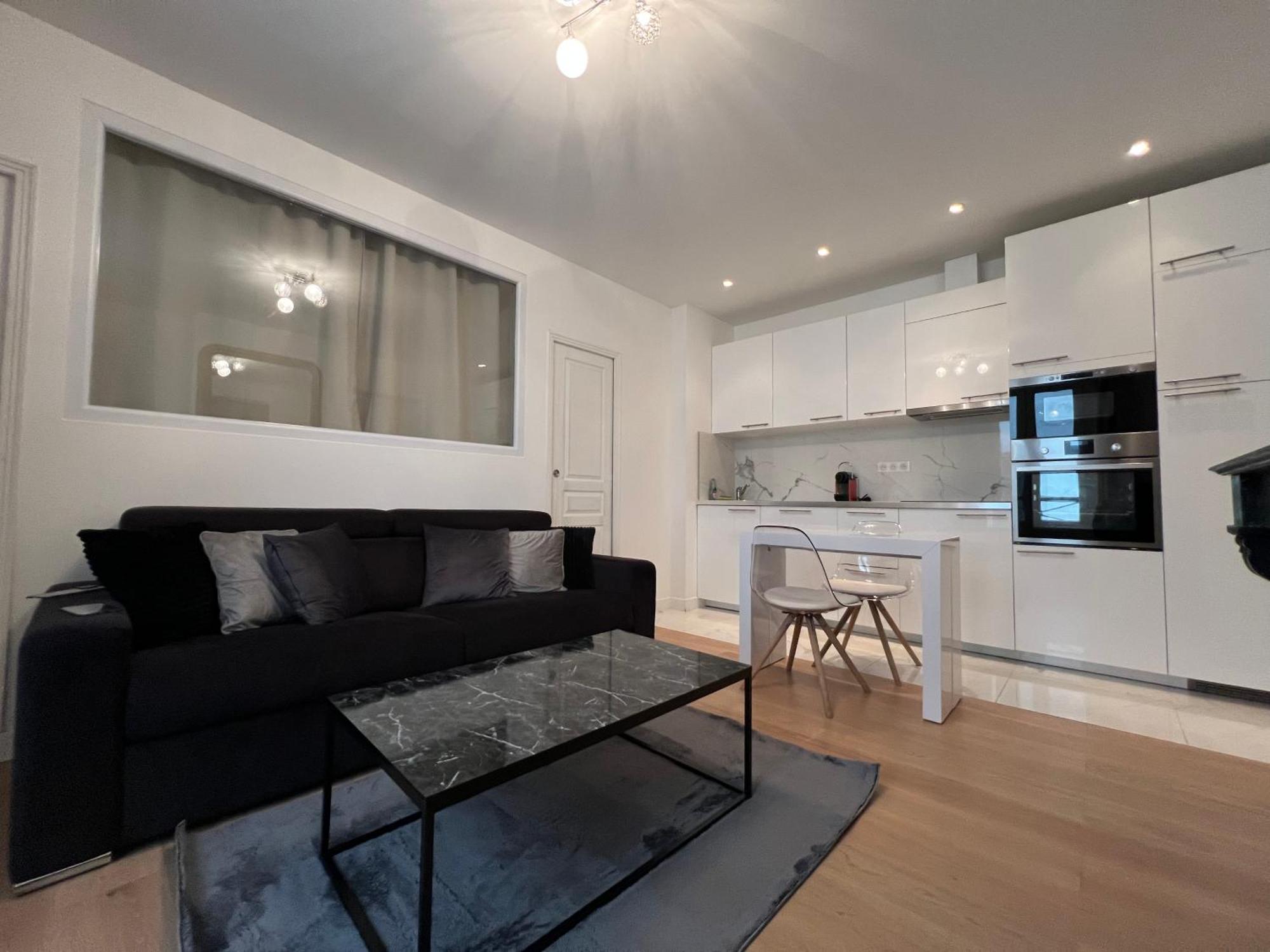 Luxury Appartment, Champs Elysees, Neuf ! Appartement Parijs